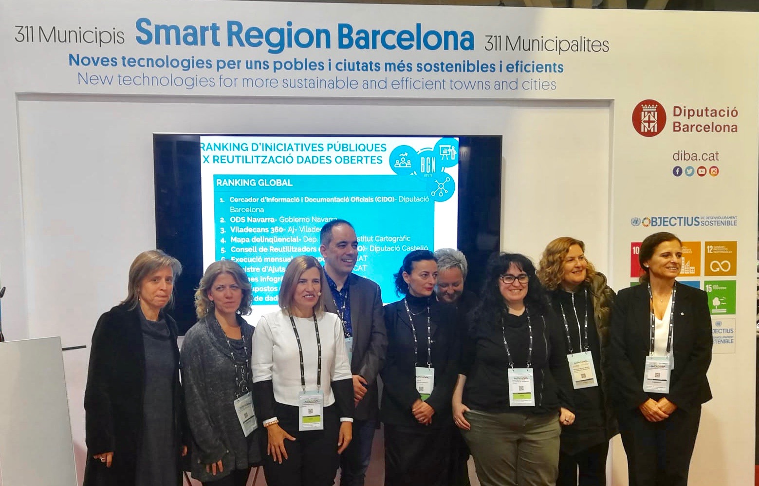 Els representants dels 10 millors projectes al RankingOData, en finalitzar la presentació al Smart City Congress